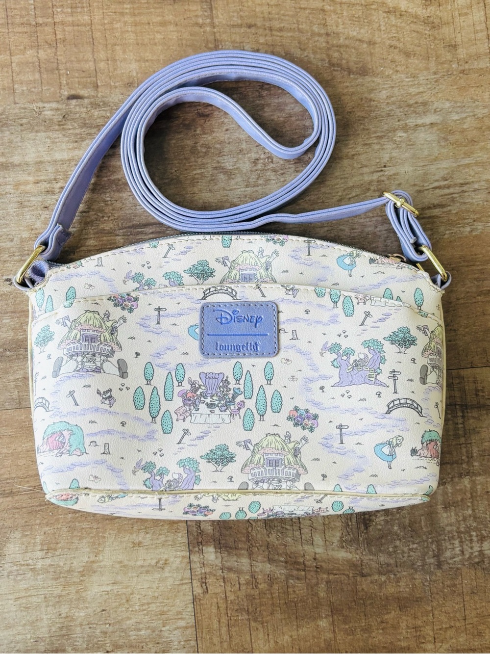 Loungefly Disney Alice In Wonderland Crossbodh purse
